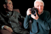 Giorgio Lotti in compagnia di uno dei suoi più celebri ritratti fotografici: quello dedicato a Zhou Enlai (1898-1976), a capo della Repubblica Popolare Cinese dal 1949 al 1976