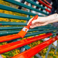 Panchina che viene colorata da verde a rossa