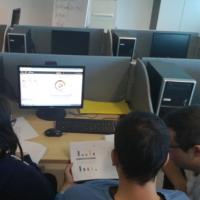 Tre studenti in laboratorio