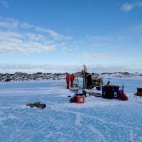 Campo di ricerca sulla superficie ghiacciata