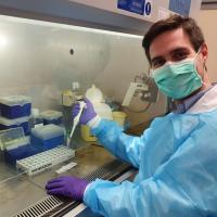 Test rapido salivare (TRS) - Lorenzo Azzi in laboratorio