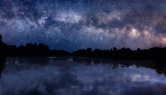 cielo stellato sul lago