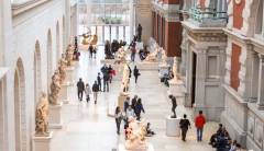 Museo popolato da visitatori