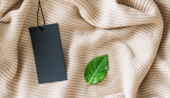 Moda sostenibile, maglione, foglia etichetta abbigliamento