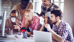 Studenti che imparano a lavorare in gruppo