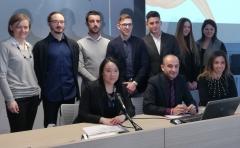 Studenti e docente in aula