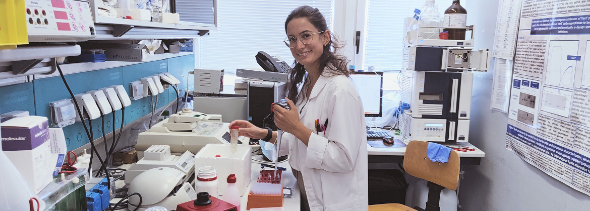 ricercatrice in laboratorio